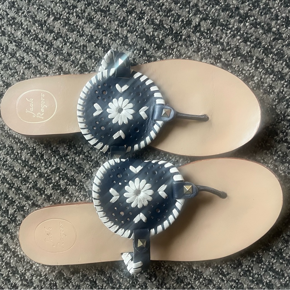 Jack Rogers Geogica Medallion sandals. Size 8.5. Navy and white